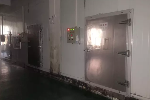 圖為廣州薩莉亞餐飲食材低溫冷庫分間實(shí)拍